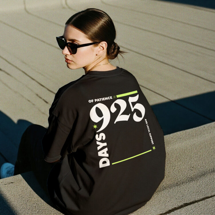 T-Shirt - 925 days of patience